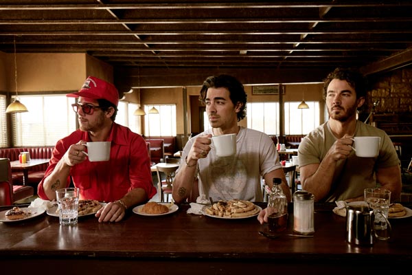 Jonas Brothers release &#34;Waffle House&#34; single