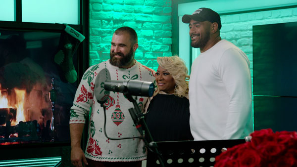 Jason Kelce And Jordan Mailata Put On A Hall Of Fame Performance Behind The  Bar At The Ocean Drive