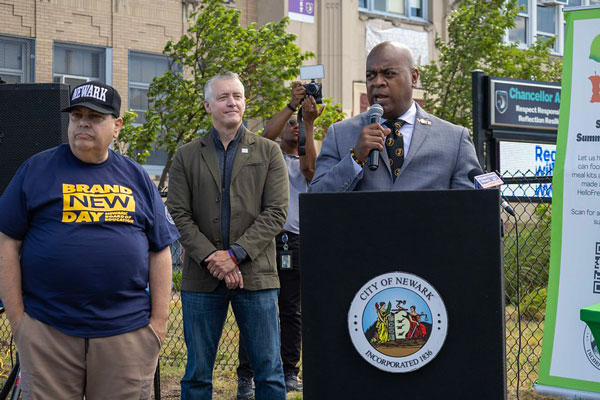 Mayor Baraka and Hellofresh Host Meal Distribution at Chancellor Avenue School