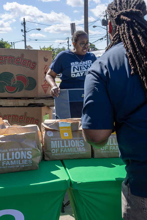 Mayor Baraka and Hellofresh Host Meal Distribution at Chancellor Avenue School