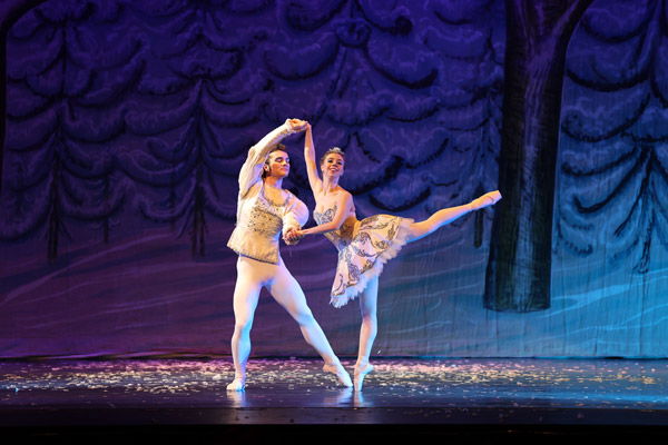 Roxey Ballet presents &#34;The Nutcracker&#34; at Villa Victoria Theater