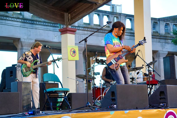 Stanley Jordan Plays The Dead LIVE! on the AC Boardwalk