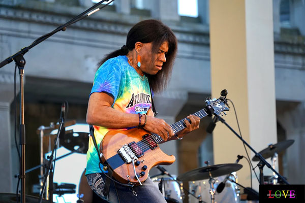 Stanley Jordan Plays The Dead LIVE! on the AC Boardwalk