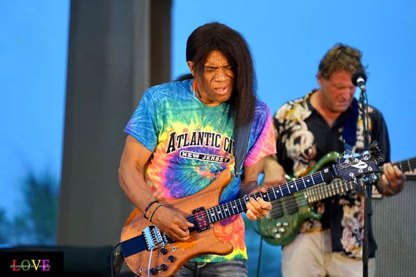 Stanley Jordan Plays The Dead LIVE! on the AC Boardwalk